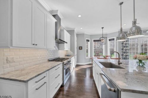 70 Cathedral Ave, Florham Park NJ 07932-2521 exterior