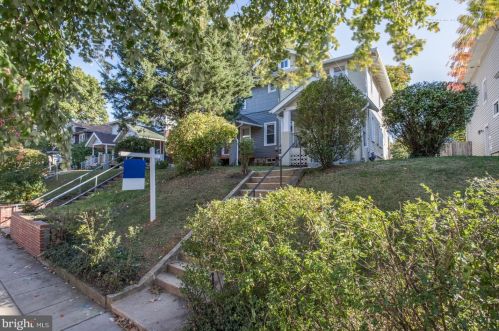 1813 Monroe St, Washington, DC 20018-2735