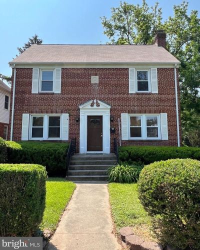 8 Mannakee St, Rockville MD  20850-2120 exterior