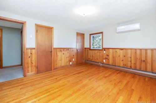 19 Cedar St, Enfield CT 06082-4622 exterior