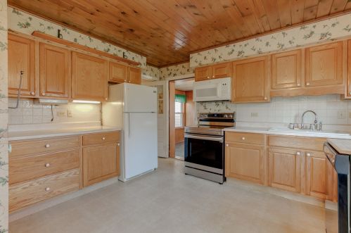 38034 North Shore Ave, Waukegan IL 60087-1647 exterior