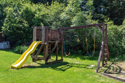 1551 Leffingwell Ave, Grand Rapids MI 49525-4530 exterior