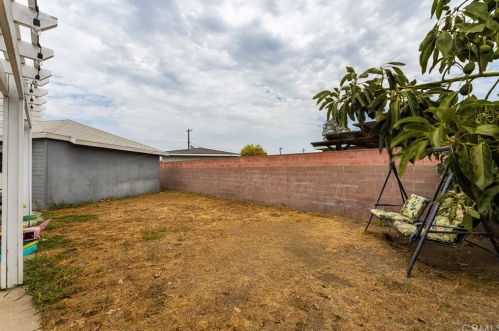 1412 Naples Pl, Fullerton CA  92833-4432 exterior