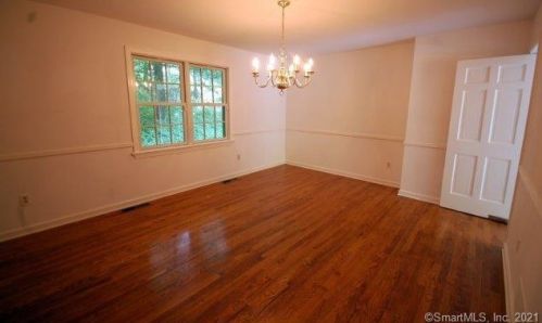 132 Eleven Levels Rd, Ridgefield CT  06877-3009 exterior