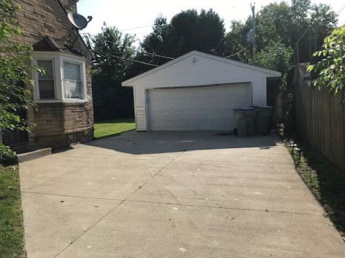 5522 53rd St, Milwaukee, WI 53218-3323