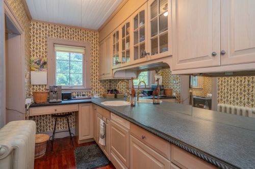 160 Oxford St, Hartford CT 06105-2514 exterior