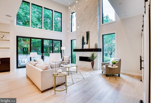 4913 Sherier Pl, Washington DC  20016-3319 exterior