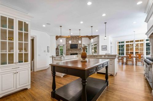 4968 Long Is Dr, Atlanta GA 30327-4904 exterior