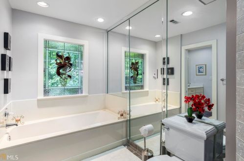 3901 Ashford Lk Ct, Atlanta GA 30319-5103 exterior