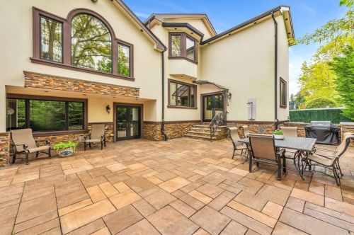 795 Kearny Dr, Valley Stream NY 11581-3624 exterior