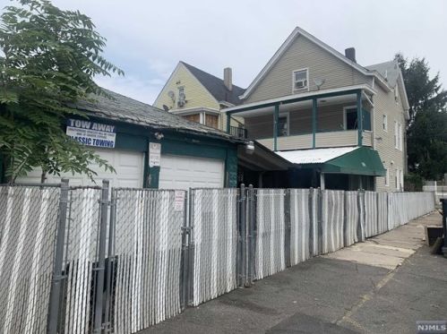 408 18th St, Paterson, NJ 07524-2718