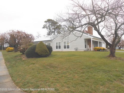 22 Gladstone Ave, Lakehurst, NJ 08759-6627