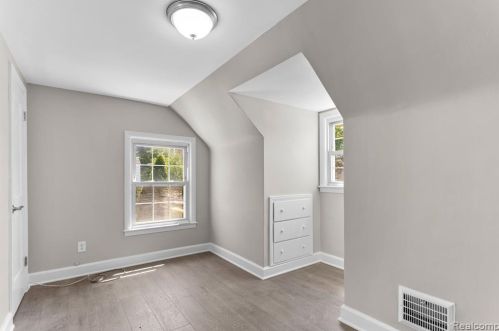 6754 Dolphin St, Dearborn Heights MI  48127-2539 exterior