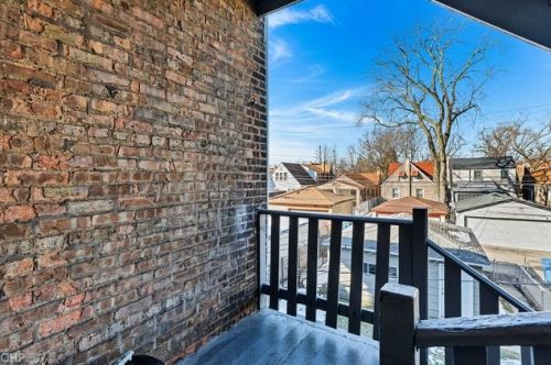 8516 Bennett Ave, Chicago IL 60649-4007 exterior