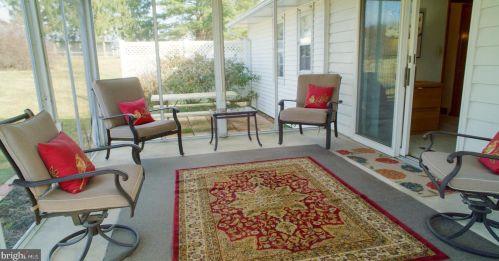 22 Lincoln Dr, Hanover PA 17331-4906 exterior