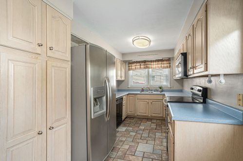 309 Maple St, Three Rivers MI 49093-2215 exterior