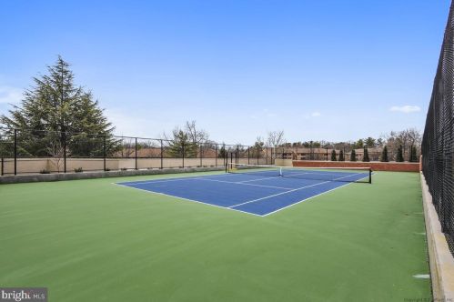 5800 Nicholson Ln, Rockville MD  20852-2988 exterior