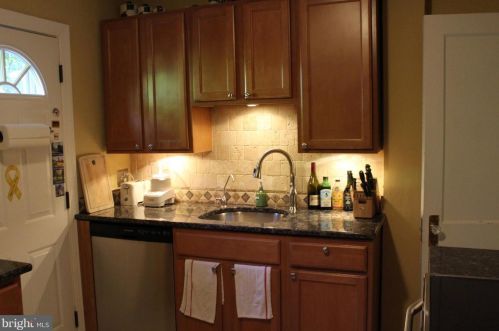 1735 Cameron St, Alexandria VA  22314-2706 exterior