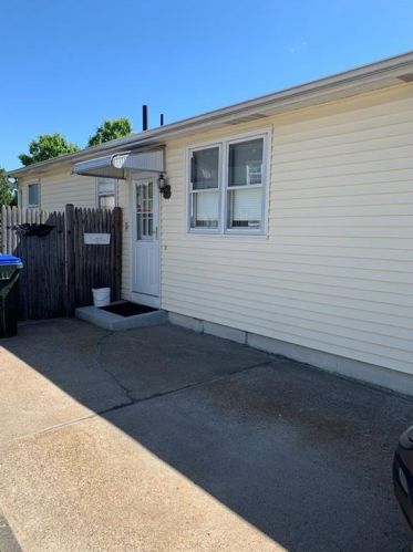 51 Sherwood St, Providence, RI 02908-1615