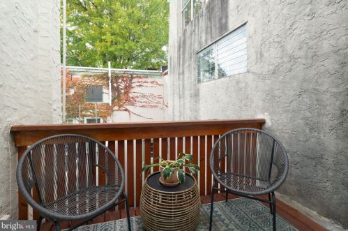 323 Camac St, Philadelphia PA  19107-5926 exterior