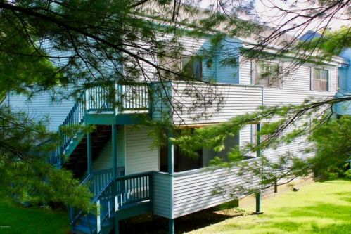 4 Rolling Hls, Lenox, MA 01240-2145