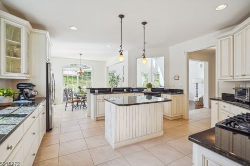 31 Baxter Ln, Town Center NJ 07052-1430 exterior