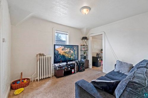 1725 1 St, Duluth MN 55806-2144 exterior