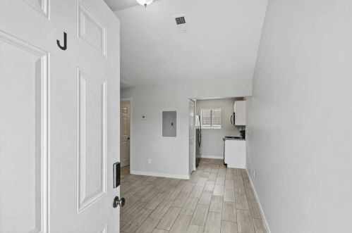 379 Elm St, Atlanta GA 30318-8501 exterior