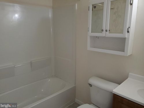 1006 Gum Pl, Huntingdon Valley PA 19006-1716 exterior