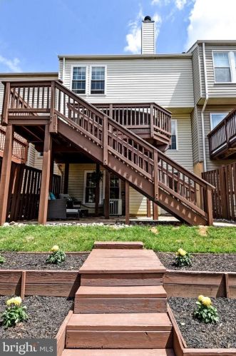 7458 Gadsby Sq, Alexandria VA 22315-5288 exterior