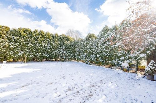 33 Cobb Ave, Chicopee MA 01013-3622 exterior