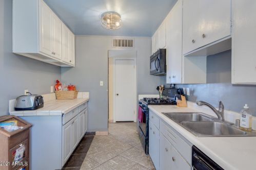 5743 38 Dr, Phoenix AZ 85053-2811 exterior