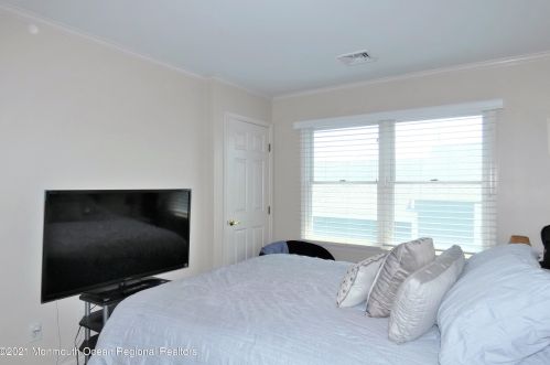 3031 Rte 35, Lavallette NJ 08735-1929 exterior