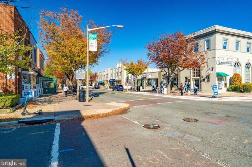 1801 Commonwealth Ave, Alexandria VA 22301-1403 exterior