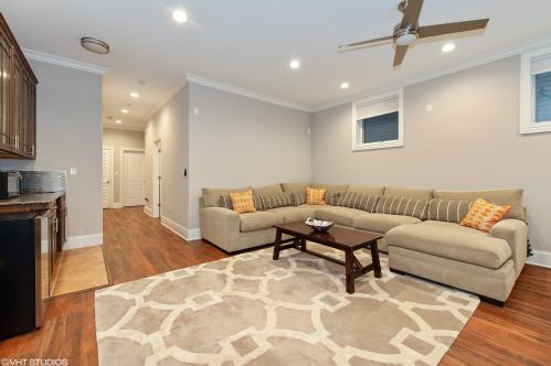 2447 Winona St, Chicago IL 60625-1831 exterior