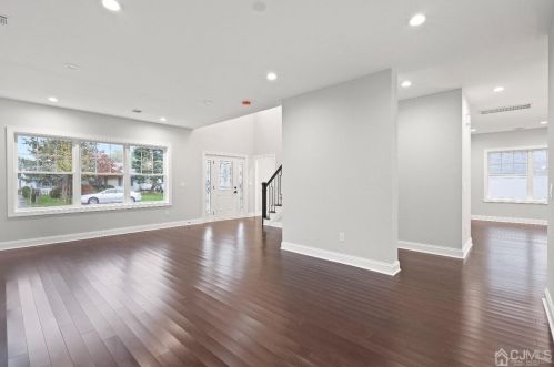 42 Wayne St, Edison NJ  08817-5322 exterior