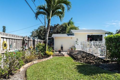 1363 Morningside Dr, Naples FL 34103-3313 exterior