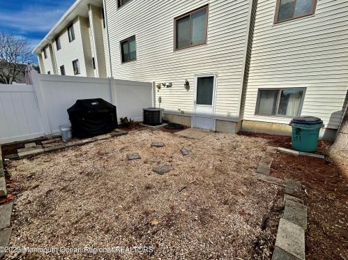 271 Clubhouse Dr, Middletown NJ 07748-1340 exterior