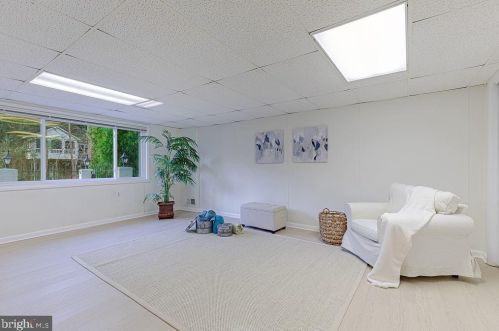 1515 Highwood Dr, Mc Lean VA  22101-5800 exterior