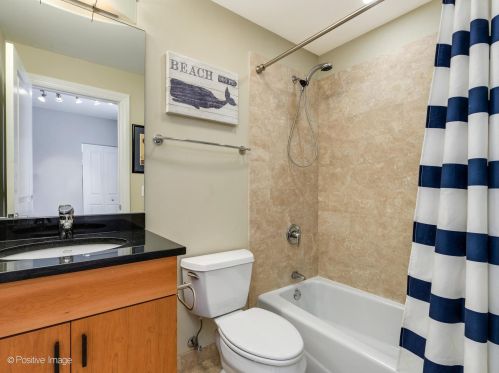 4103 Southport Ave, Chicago IL 60657-1437 exterior