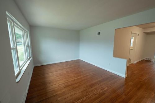 301 Southampton Dr, Saint Louis, MO 63125-3371