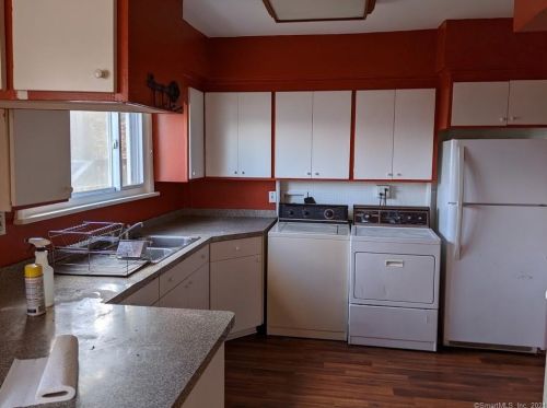 9 Mohawk Ave, Derby CT 06418-1330 exterior