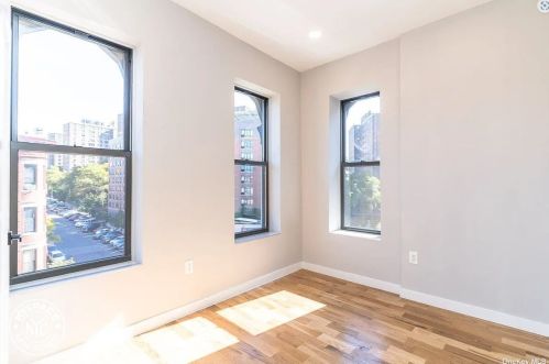 555 137th St, Bronx NY  10451-4225 exterior