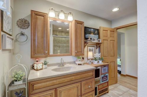 2501 Clayton Crst Ave, Milwaukee WI 53221-3735 exterior