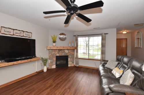 4967 Maple Leaf Cir, Milwaukee WI 53220-2780 exterior