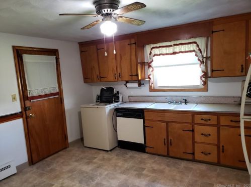 51 Gladiola St, New Britain CT 06053-3002 exterior