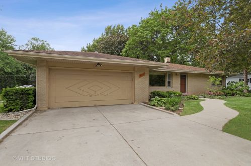 4711 Strong Rd, Bull Valley, IL 60014-4529