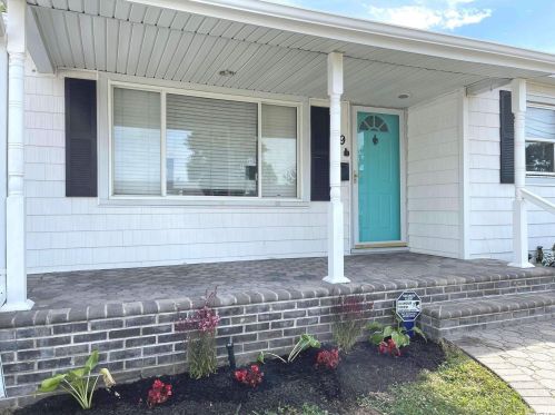 59 Lloyd Ave, Babylon NY  11703-2610 exterior