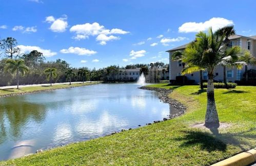 3225 Cypress Glen Way, Naples FL 34109-3825 exterior