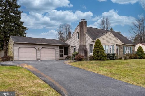 2604 Chestnut View Dr, Lancaster, PA 17603-4157